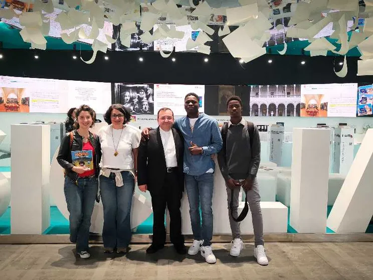 L'odissea dei giovani migranti: «Così le nostre storie si fanno fiaba»