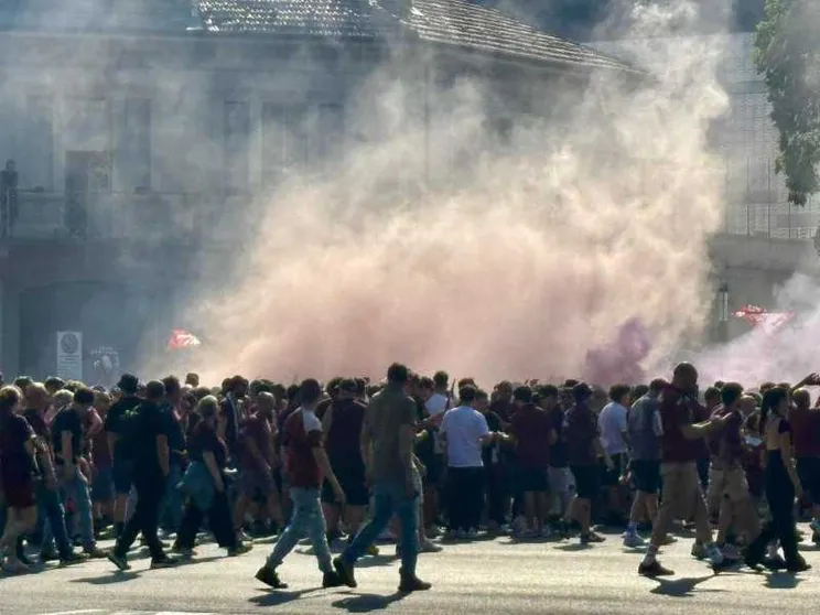 Gli scontri, il tifoso ferito, la protesta ultrà: cosa è successo prima del derby di Torino