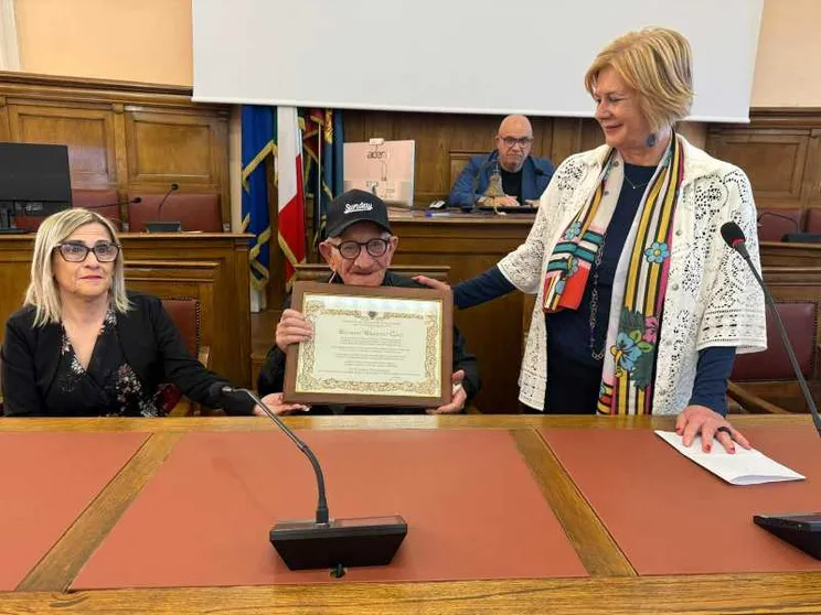Campobasso celebra "Giannino": il 90enne che cura le tombe dei bimbi mai nati