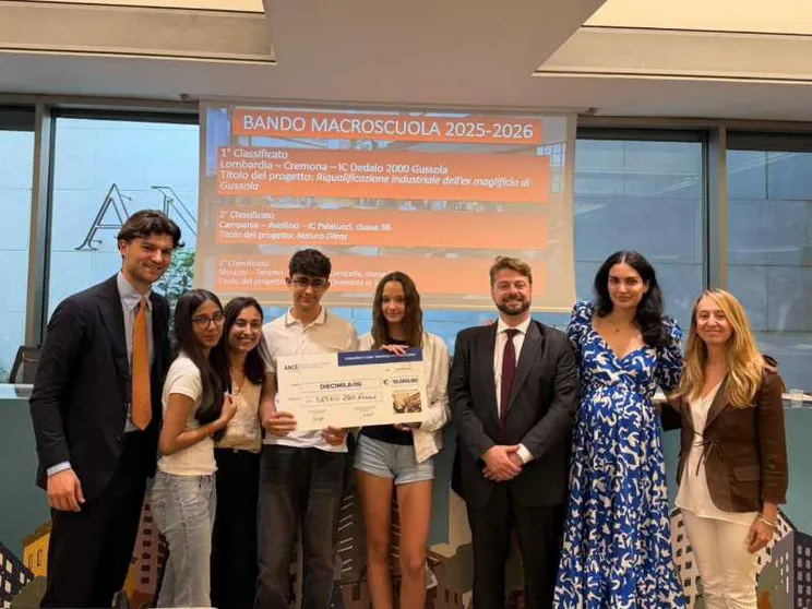 Gli studenti dell’Istituto comprensivo Dedalo 2000 di Gussola (Cremona), vincitori dell’edizione 2025-2026 di “Macroscuola”