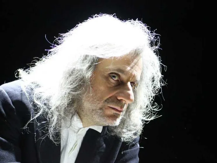 Bergonzoni insegna: più che i politici dobbiamo ascoltare "l'Altrista"