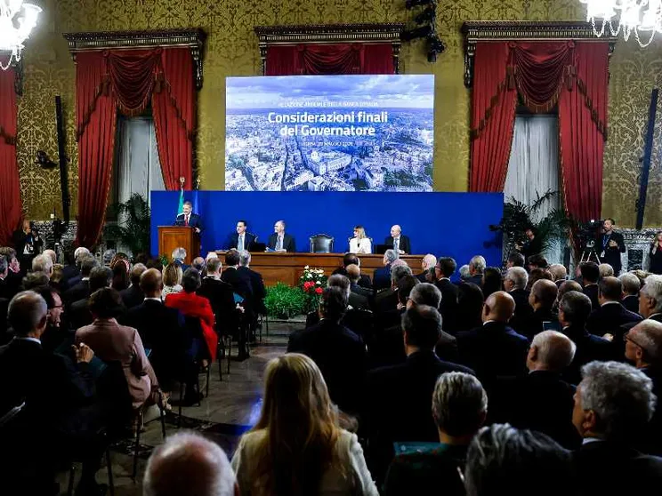 Governare e cavalcare l'IA, c'è una via italiana
