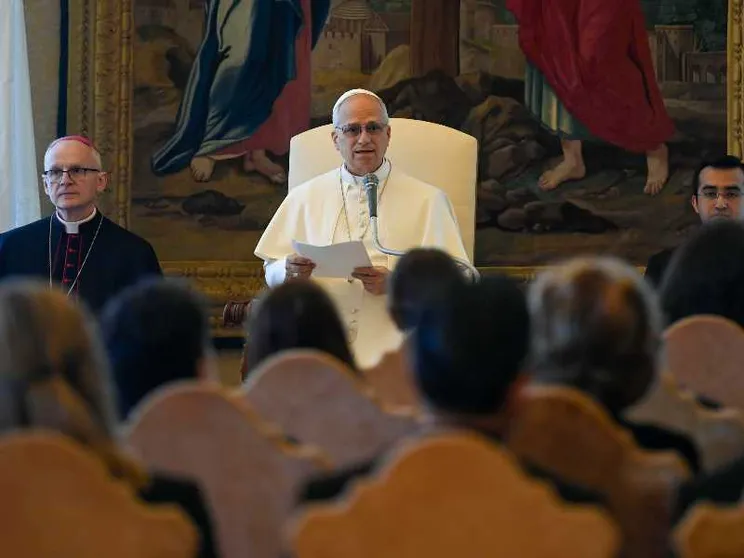 Leone XIV e la sfida educativa: «Non basta la tecnologia, i giovani hanno bisogno di un senso per cui vivere»»