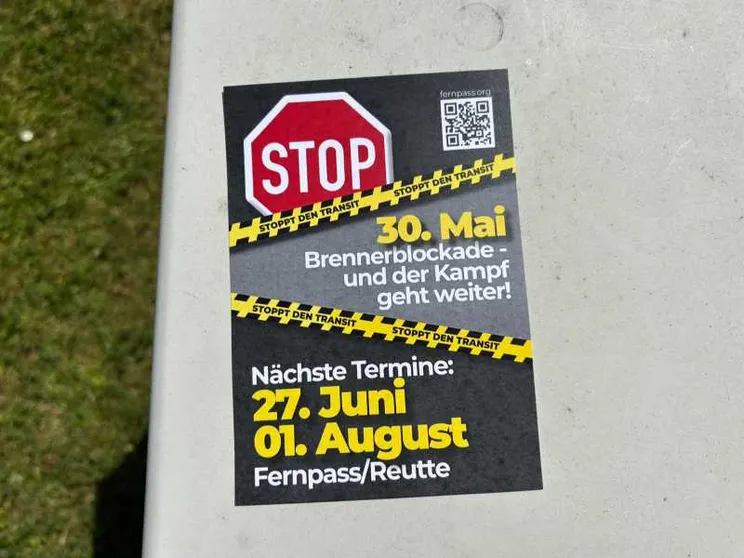 Volantino di avviso del blocco del Brennero per la manifestazione ambientalista su territorio austriaco / ANSA