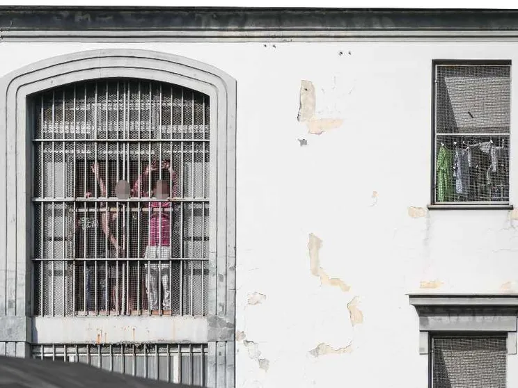 Troppi pochi agenti in carcere. A Poggioreale adesso salta anche la Messa