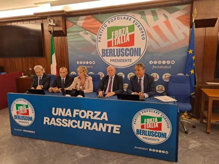 Il ministro dell'Ambiente, Gilberto Pichetto Fratin, in conferenza stampa alla Camera dopo l'approvazione del ddl sul nucleare. Ansa/Stefano Secondino