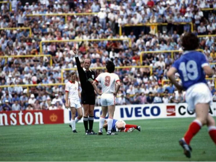 Paolo Casarin, si racconta: i miei 60 anni da arbitro. Il Var e il calcio attuale , un «rigorificio»