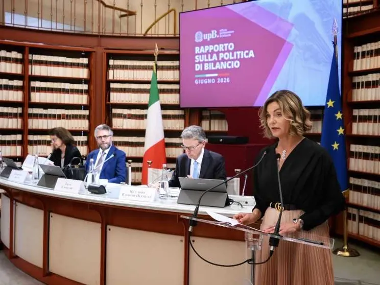 La presidente dell'Ufficio parlamentare di Bilancio, Lilia Cavallari, durante la presentazione del Rapporto sulla politica di bilancio 2026 alla Camera. (Foto Upb)