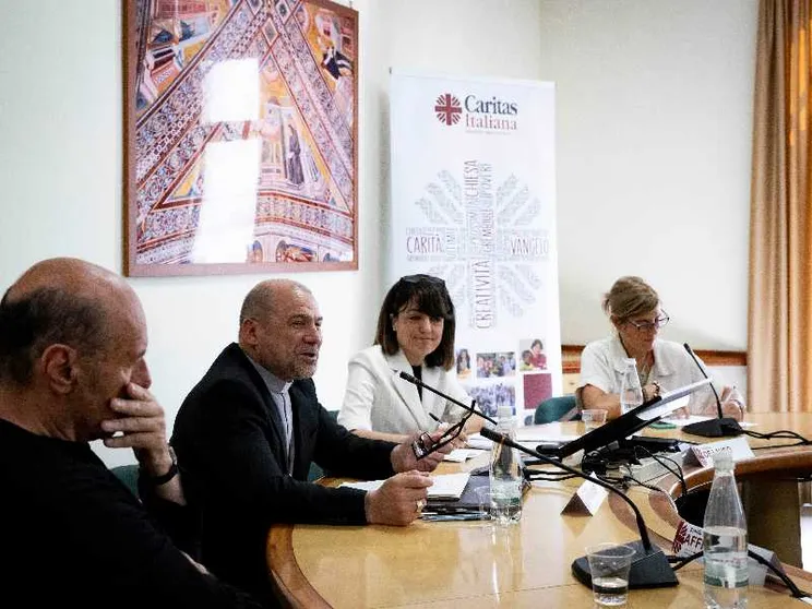 Da emergenza a condizione: in Italia la povertà è diventata “cronica”