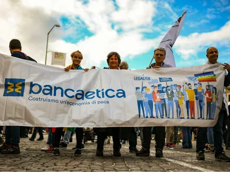 Banca Etica misura l'impatto: è positivo per il 91% dei prestiti