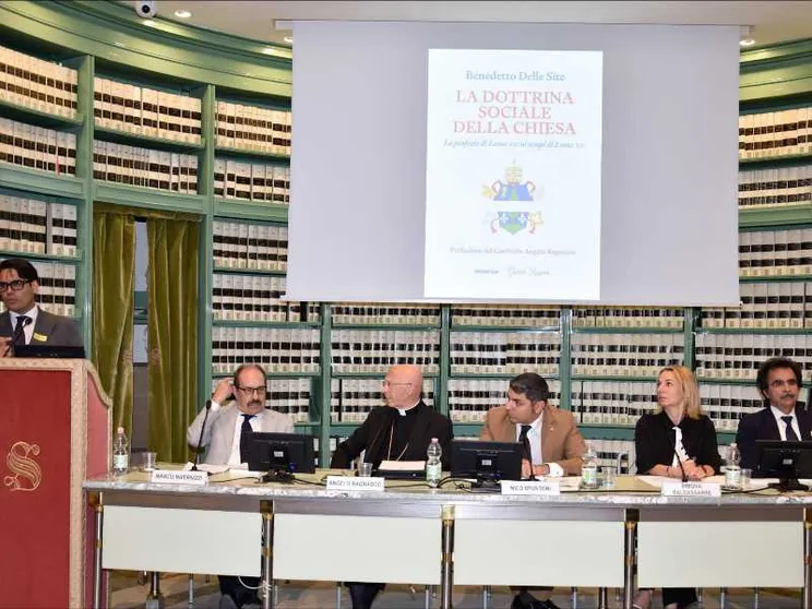 Un momento della presentazione del volume nella sala degli Atti parlamentari della Biblioteca del Senato