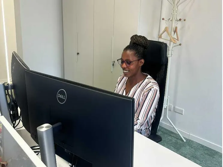 Leah al computer
