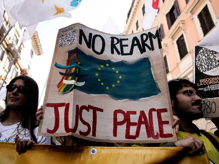«No alla riforma della Difesa, ci porta verso la warfare society»