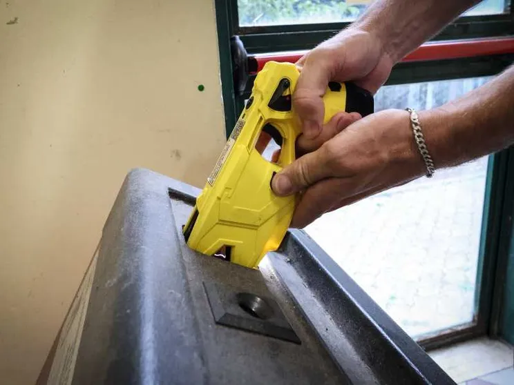 In Italia sta crescendo l’uso del Taser:
«Può essere letale, va limitato»