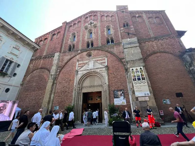 Boom di pellegrini a Pavia. È l'effetto Leone XIV, che oggi visita la città sui passi di sant'Agostino