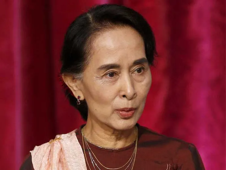 Aung San Suu Kyi ha compiuto 81 anni: nessuno sa più dove sia né il suo stato di salute