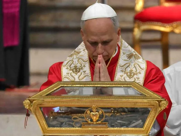 Il Papa a Pavia sui passi di Agostino. «Ripetete: mi interessa una città solidale e di tutti. Onorate la dignità di ogni vita»