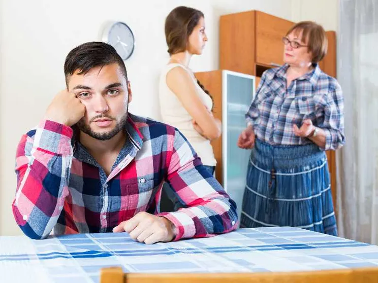 «Ritorno dai miei». Le storie interrotte dei figli “boomerang”