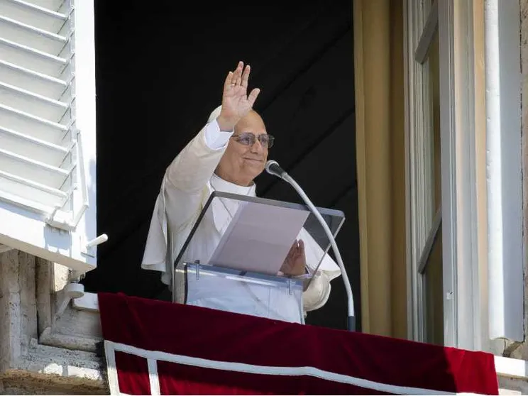 Leone XIV all'Angelus di ieri, 21 giugno / VATICAN MEDIA
