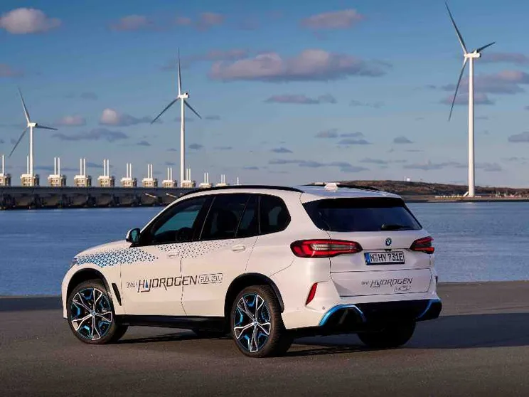 Al volante della Bmw a idrogeno: ecco come è andata