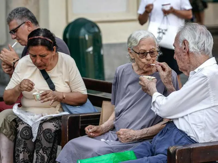 Il caldo, gli anziani e la fraternità che protegge