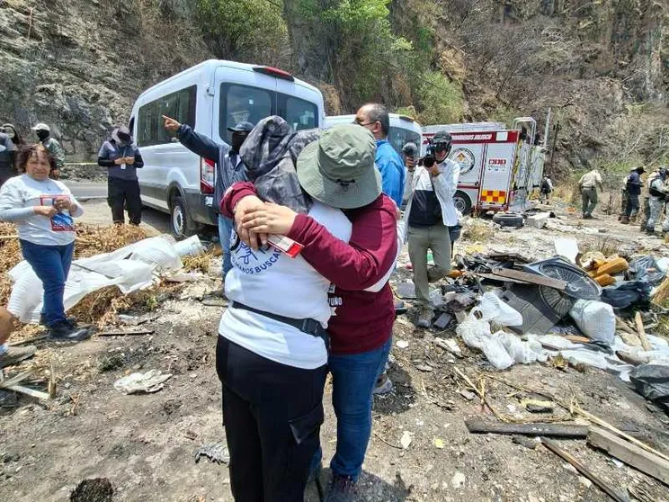 I "familiari-cercatori" nei dirupi del Messico per i figli desaparecidos