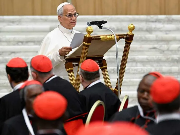 Il Papa chiude il Concistoro: Dio desidera le pace per tutti i popoli