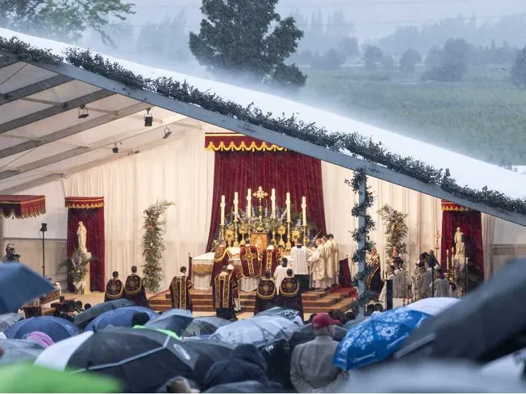 Un momento del rito di consacrazione dei quattro vescovi lefebvriani avvenuto ieri, 1 luglio 2026, in Svizzera / ANSA