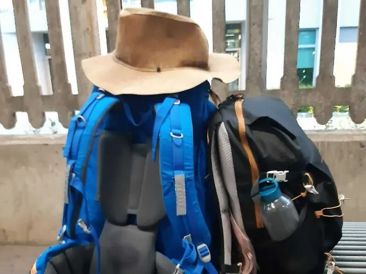 Zaino da trekking e cappello