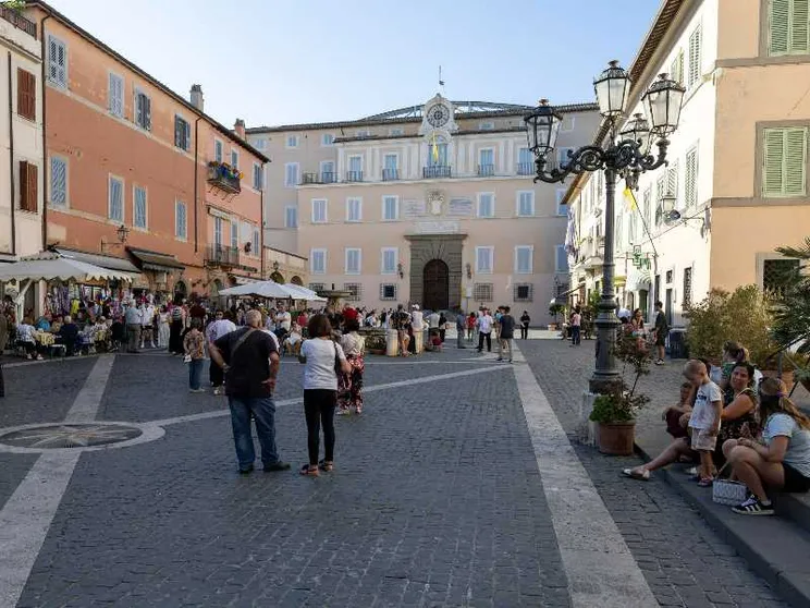 Castel Gandolfo accoglie Leone XVI: l'atteso ritorno del Papa