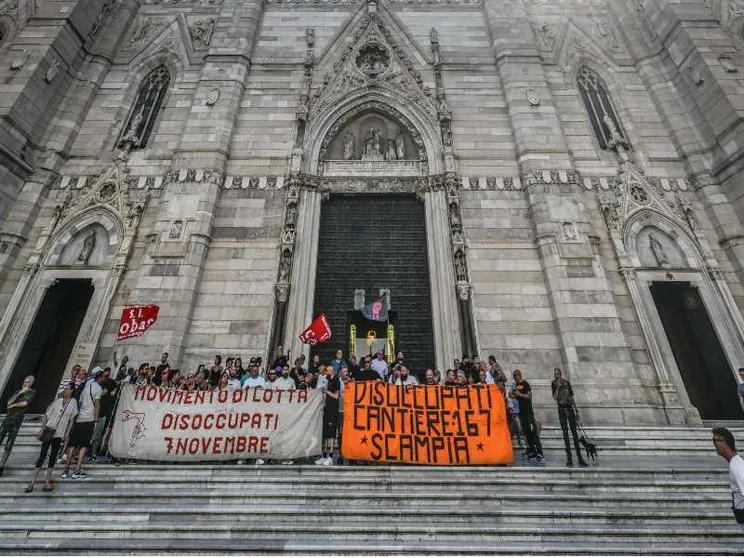 Il vescovo di Napoli si schiera contro la beffa dello stop dei tirocini: «Una ferita»