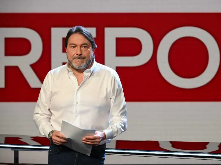 Sigfrido Ranucci nello studio televisivo della trasmissione Report. Ansa/Alessandro Di Meo