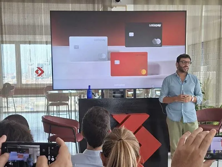 Satispay si veste da banca:
carte di debito Mastercard
e servizi finaziari nell’app
