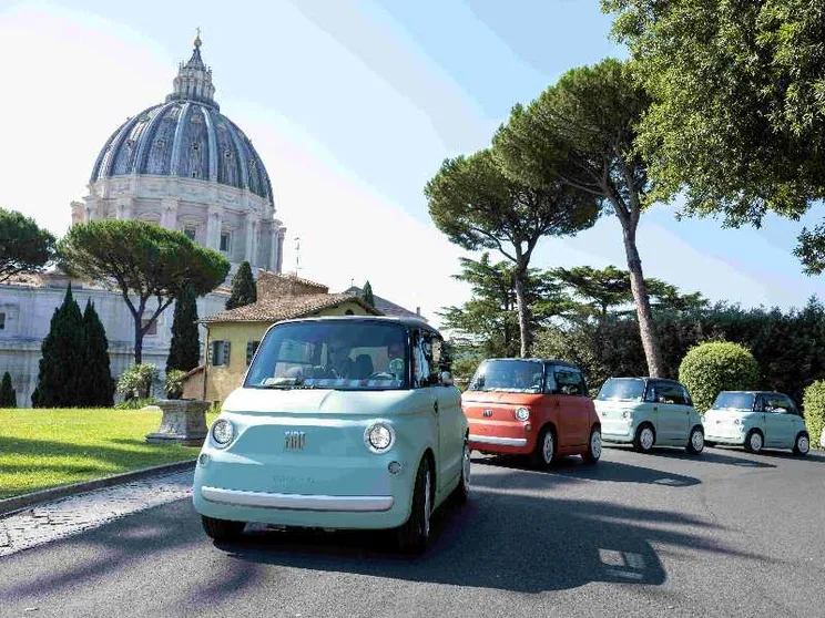 Mobilità a zero emissioni, le Topolino conquistano il Vaticano
