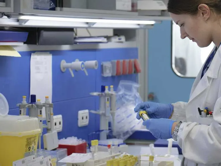 Farmaci, terapie, ricerche: l’Intelligenza artificiale fermerà il “mercato della salute”. Oppure no?