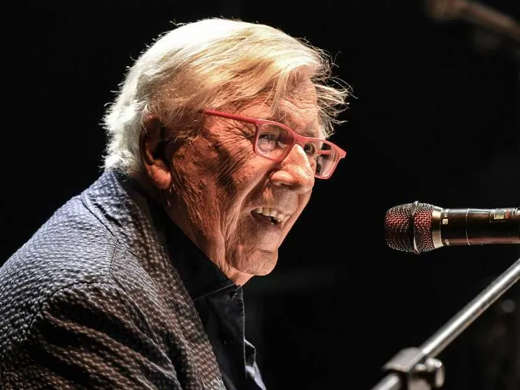 Addio a Peppino di Capri, il cantante che rese moderna la canzone napoletana (e suonò coi Beatles)