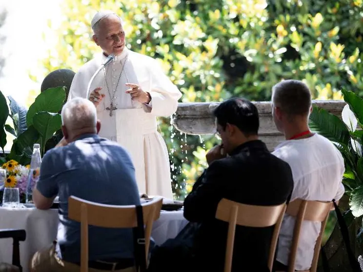 Leone XIV al pranzo con i poveri a Castel Gandolfo / SICILIANI