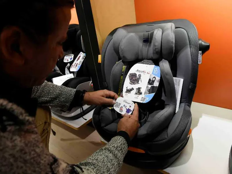 Dispositivi anti-abbandono dei bimbi in auto: cosa c'è da sapere