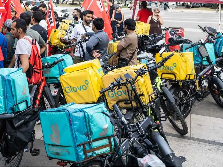 Rider in sciopero a Firenze: paghe basse e troppo caldo