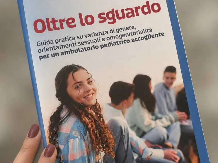 La copertina della Guida della Società italiana di pediatria sulla varianza di genere nei bambini