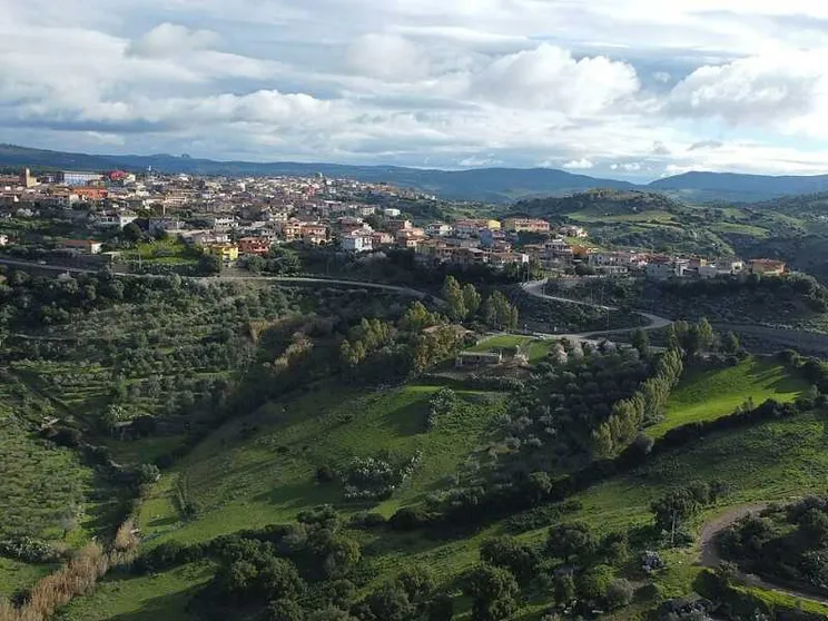 Nei borghi della Sardegna la scuola dista anche 3 ore. «Un viaggio che compromette il futuro»