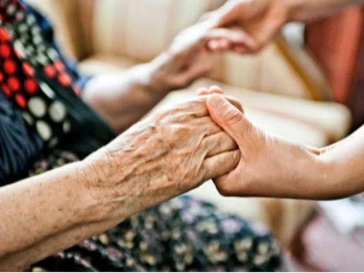 L'assoluzione di Giuseppina e la solitudine dei caregiver: quando a essere condannate sono le famiglie