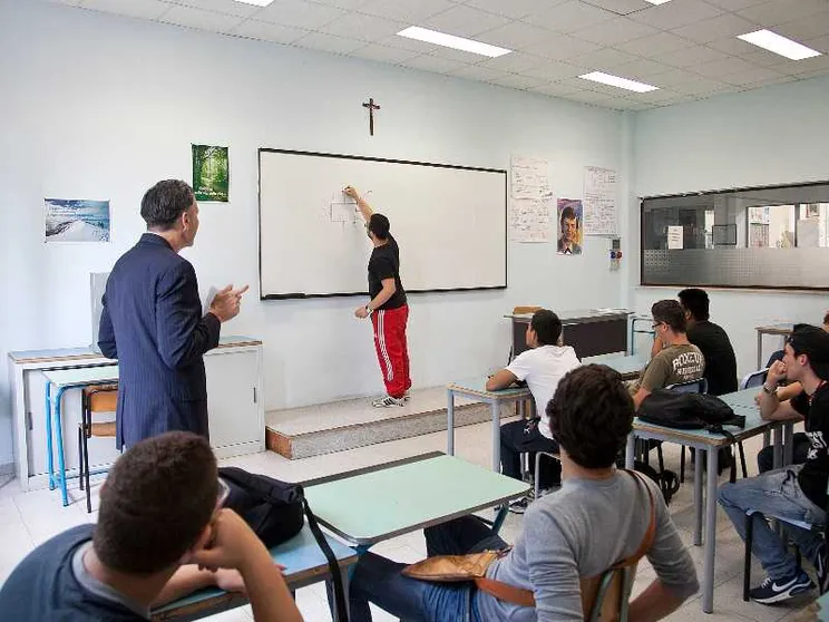 In 7 anni la scuola italiana ha “recuperato” mezzo milione di studenti dai 18 ai 24 anni