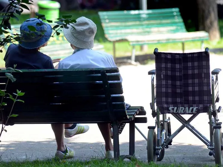 La cura è un'infrastruttura sociale e merita una politica monetaria ad hoc