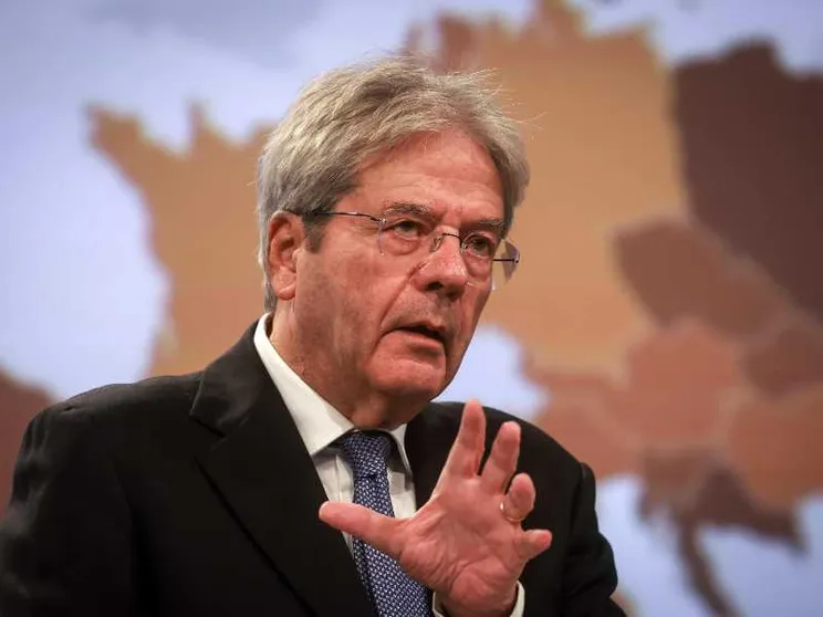Gentiloni: «La Ue è finita sotto assedio. Apra al debito comune per competere»