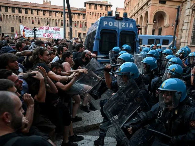 I risarcimenti, l'attacco alla polizia: cosa ha detto Meloni dopo i fatti di Bologna