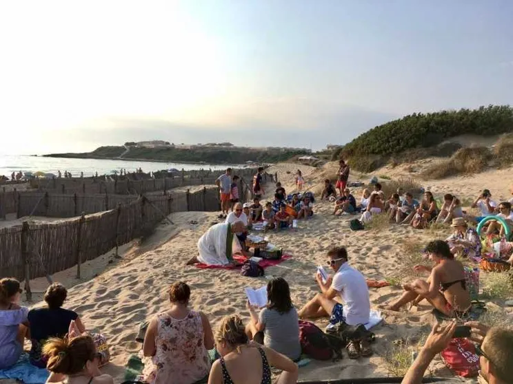 Tra Bibbia, mare e vita insieme: ecco la “formula” per una vacanza con Dio