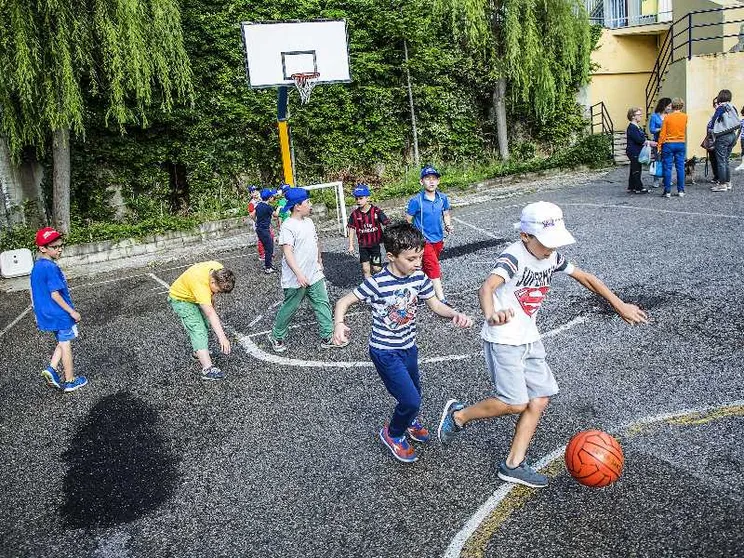 L’attività di un centro estivo in parrocchia. Il Parlamento ha riconosciuto il valore educativo di queste iniziative / SICILIANI