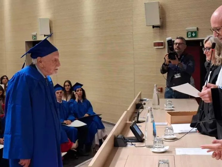 «Non si finisce mai di imparare». Storia di Sergio, che si è laureato a 96 anni in Cattolica