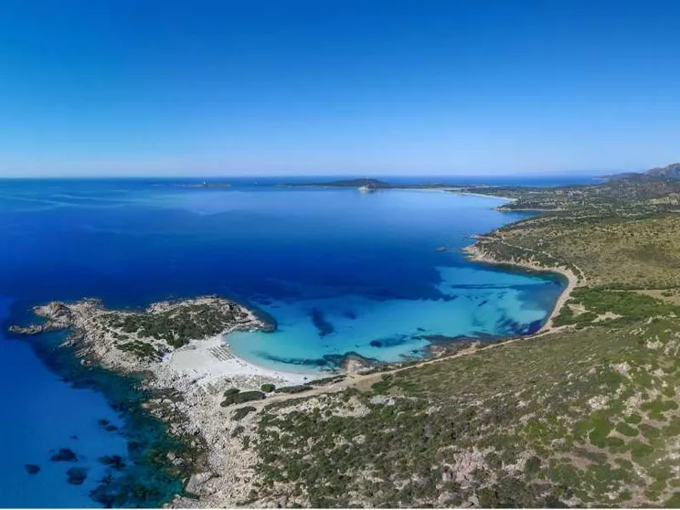 Spiagge protette, ma per chi? Il caso di Punta Molentis e il futuro delle nostre coste tra tutele e divieti
